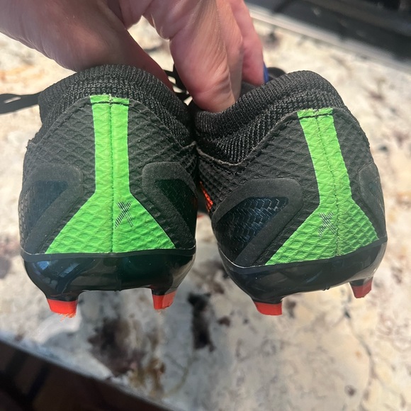 Youth Adidas soccer cleats - Picture 2 of 6